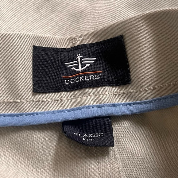 DOCKERS- NWT Men's Cream/ Beige Pants Classic Fit Size W 42 L30 - Picture 4 of 4